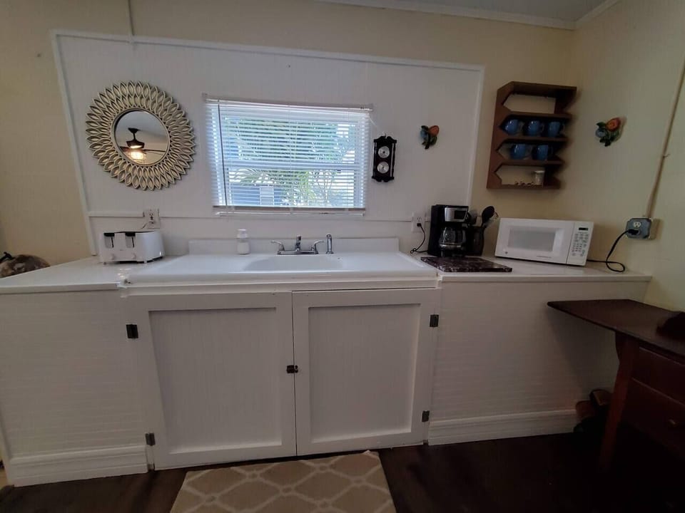 You can look at the yard from the sink!