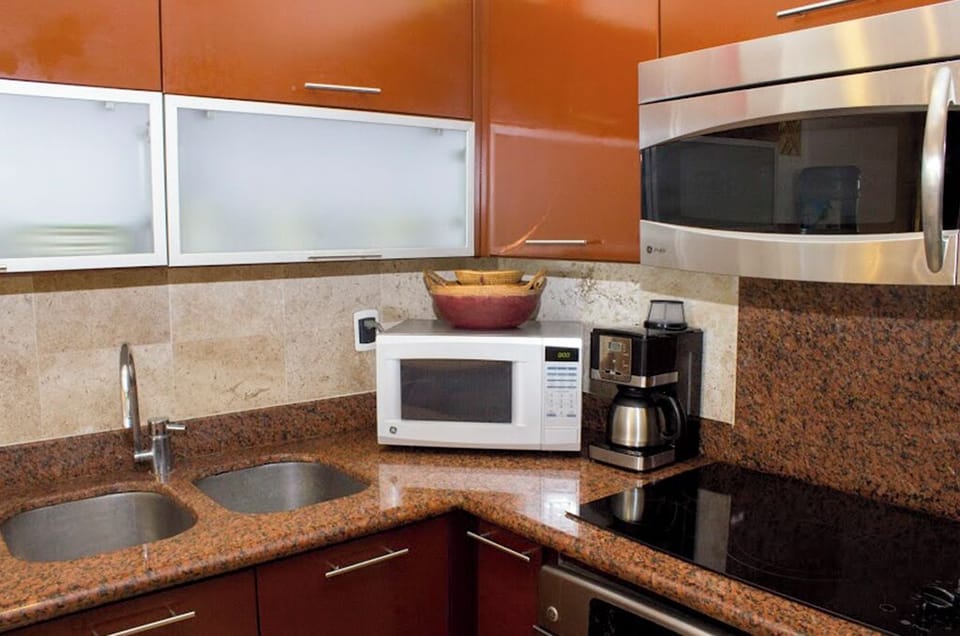Full Kitchen 