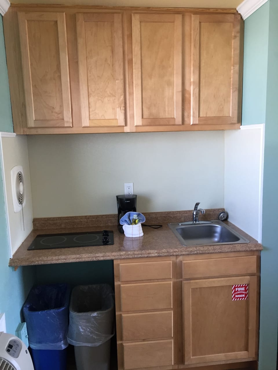 Double Room, 2 Double Beds, Kitchenette | Private kitchenette | Coffee/tea maker, fridge, microwave, stovetop