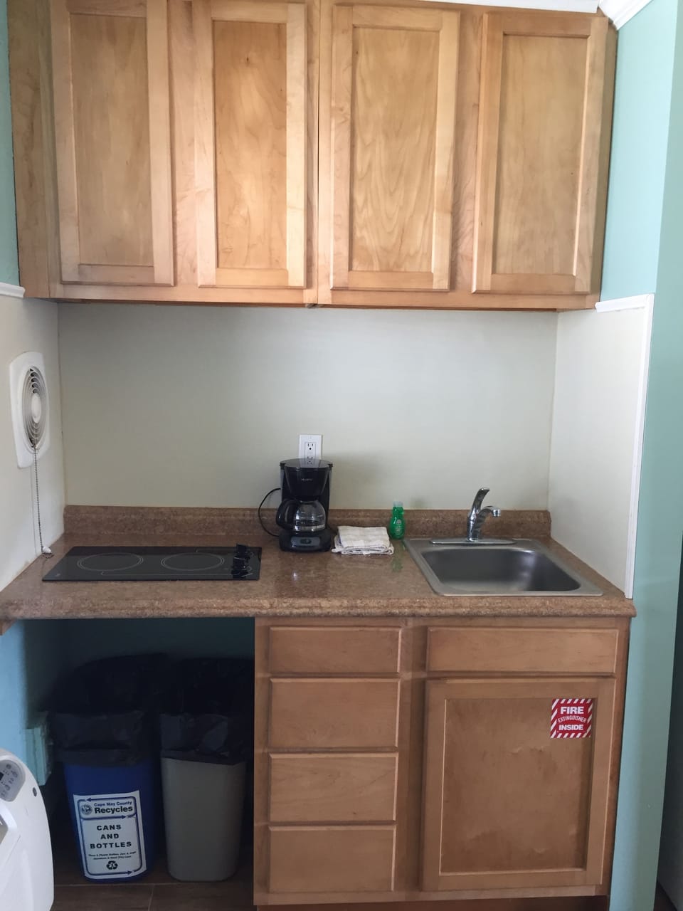 Double Room, 2 Double Beds, Kitchenette | Private kitchenette | Coffee/tea maker, fridge, microwave, stovetop