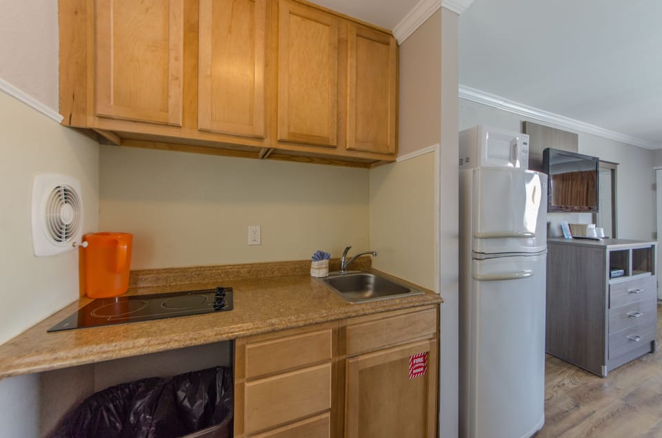 Double Room, 2 Double Beds, Kitchenette | WiFi (free), bed sheets