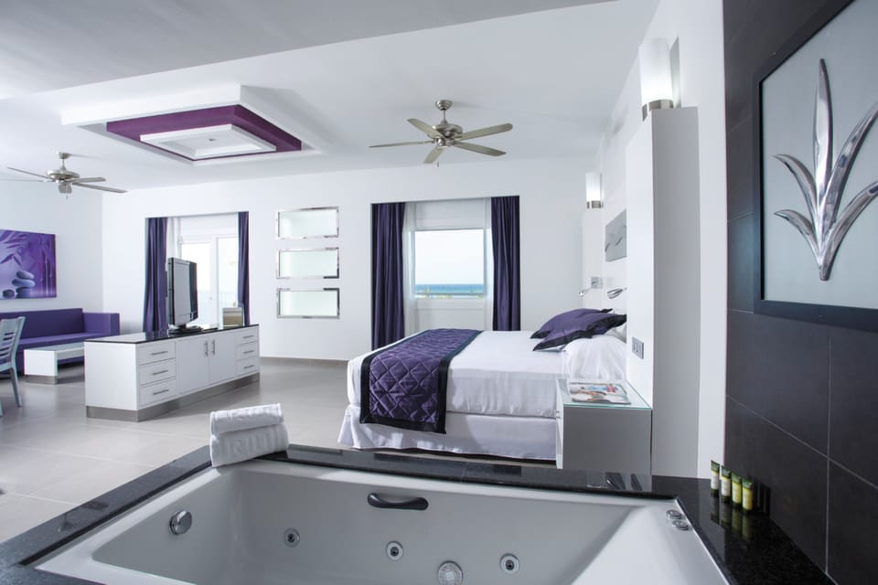 1 bedroom, minibar (free items), in-room safe, blackout drapes