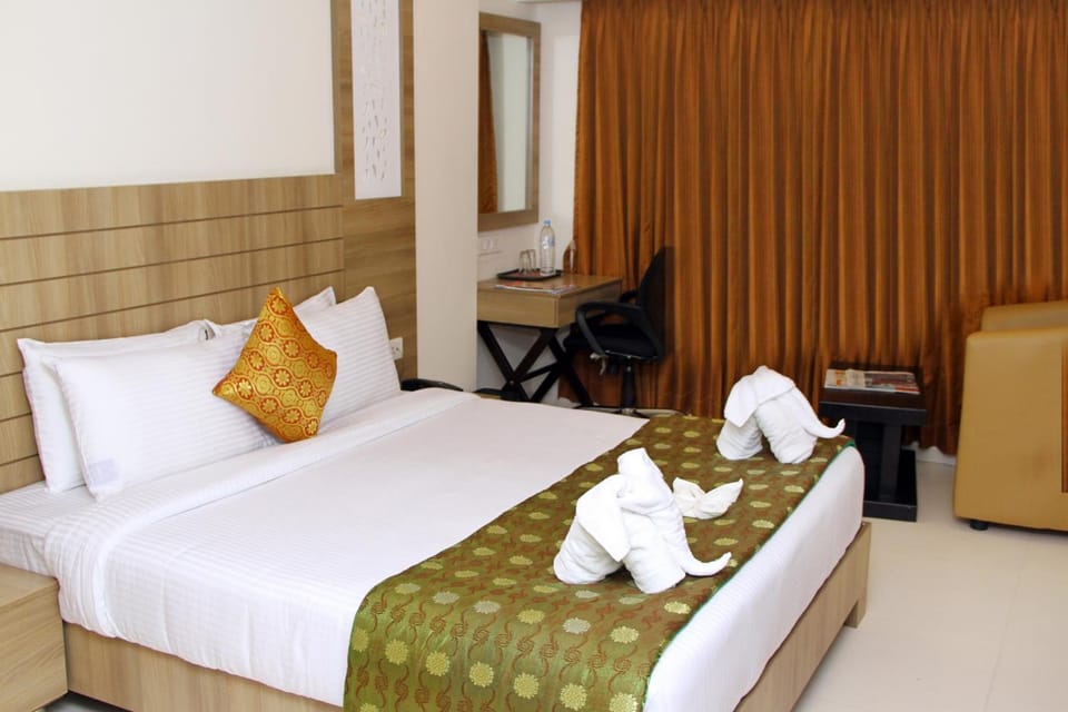 In-room safe, desk, soundproofing, bed sheets