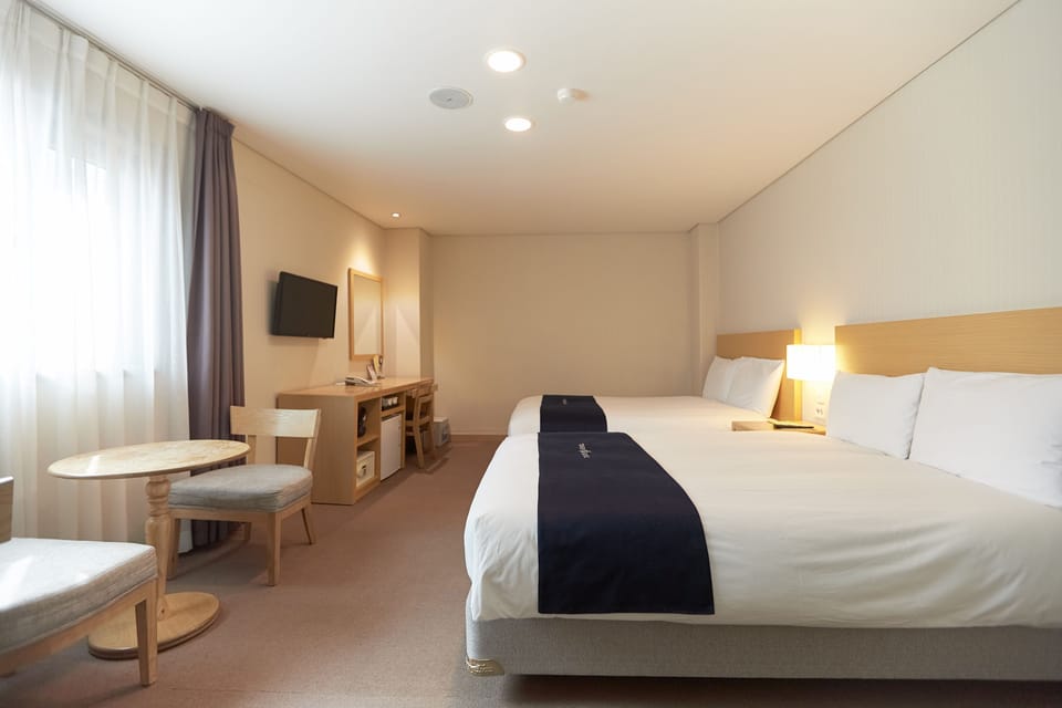 Family Twin Room (Deluxe) | Premium bedding, down comforters, in-room safe, desk