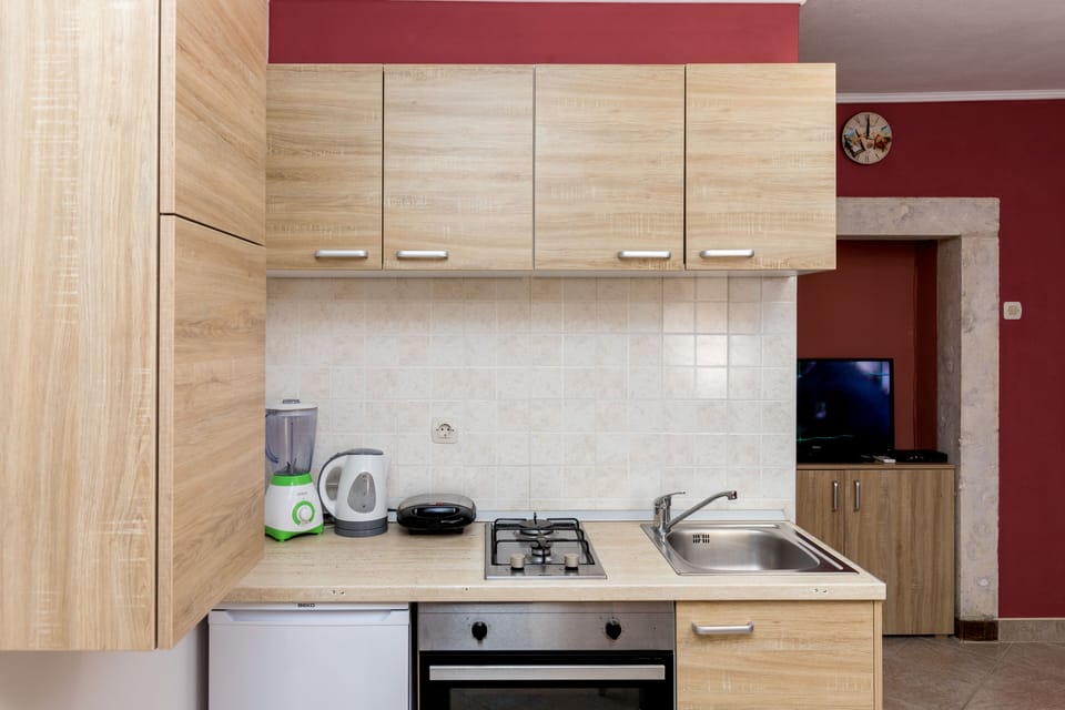 Apartment (Comfort One Bedroom Apartment) | Private kitchen | Fridge, stovetop, coffee/tea maker, electric kettle