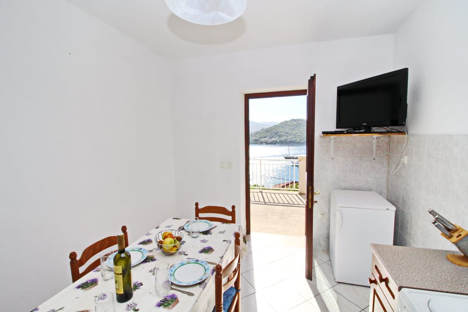 Apartment (Two Bedroom Apartment -Terrace and Se) | In-room dining