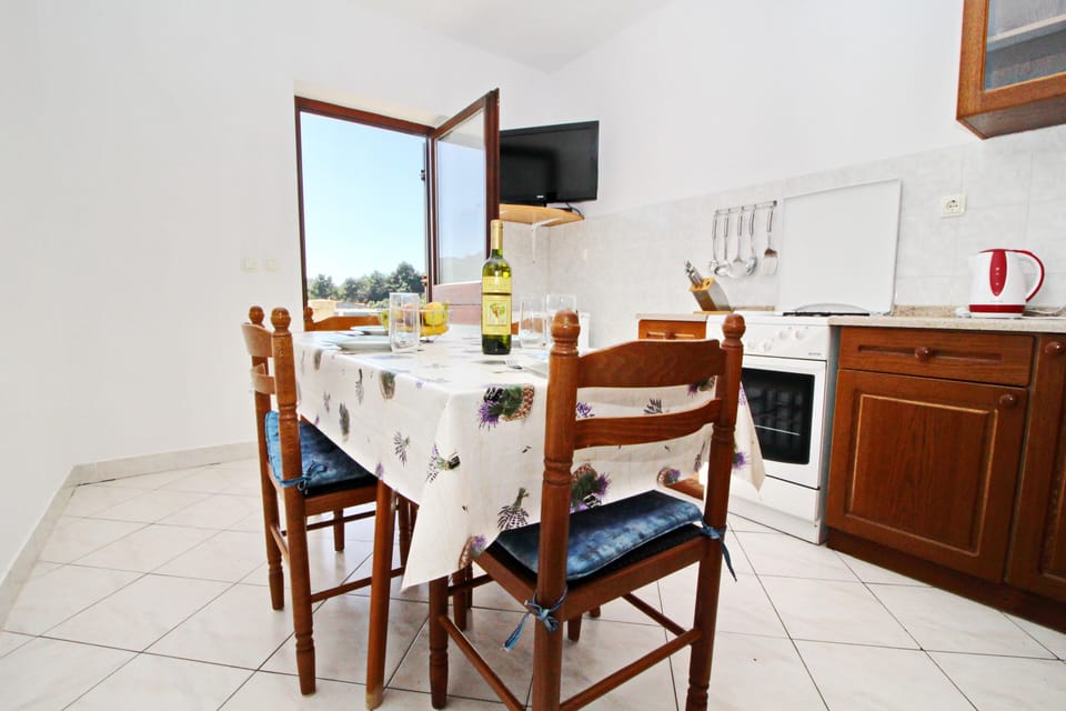 Apartment (Two Bedroom Apartment -Terrace and Se) | In-room dining