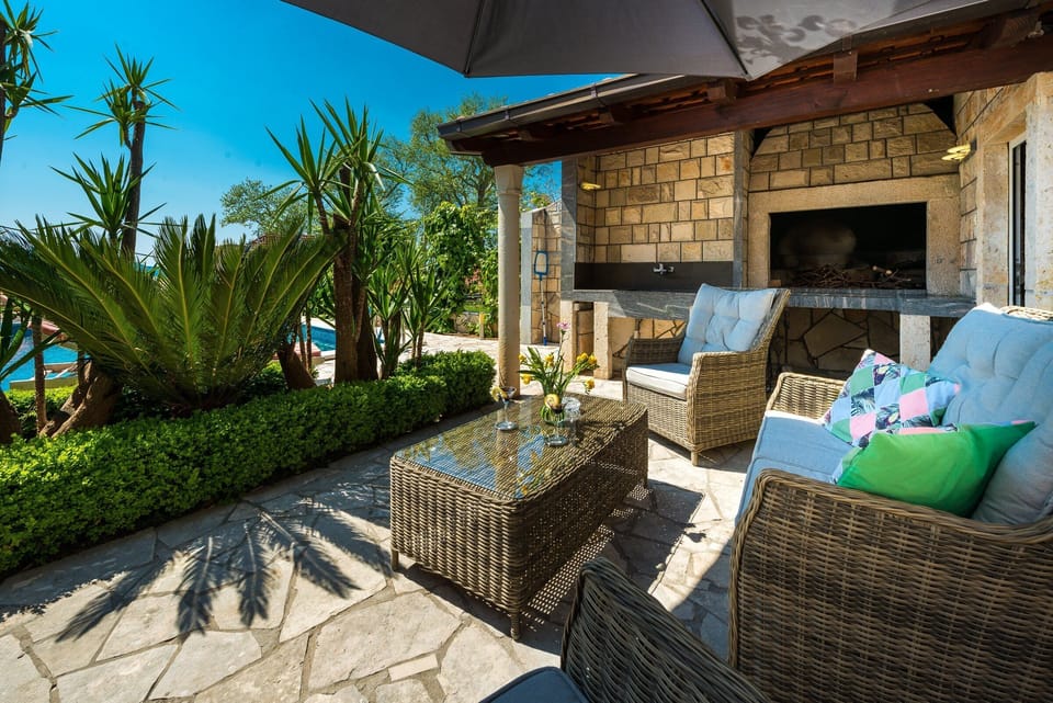 Villa (Three-Bedroom Villa with Swimming Poo) | BBQ/picnic area