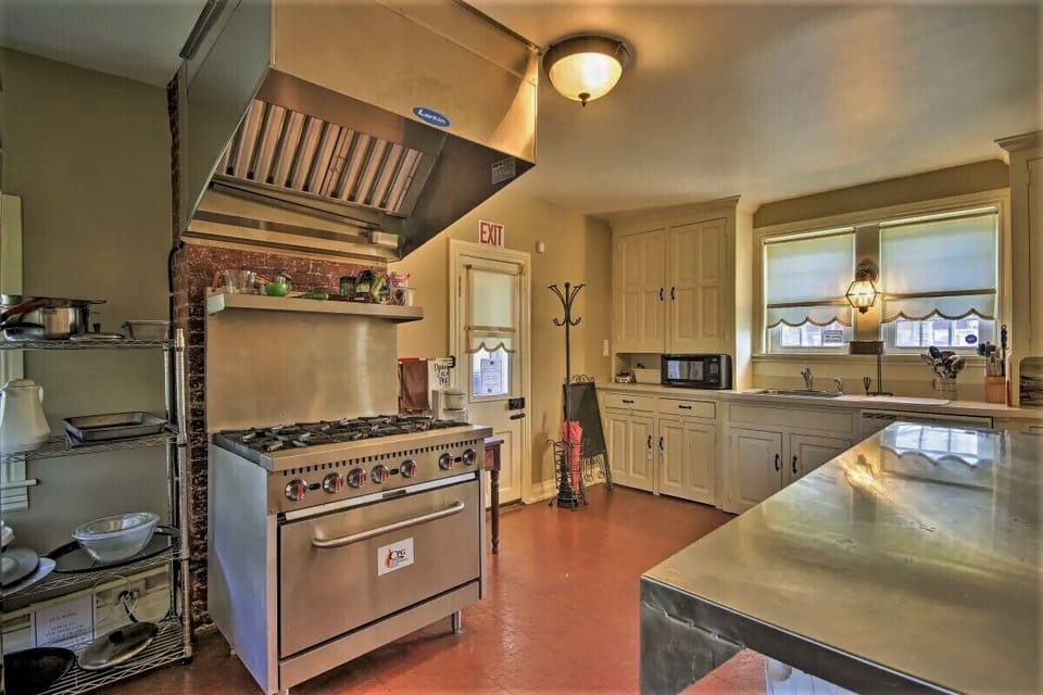commercial kitchen
