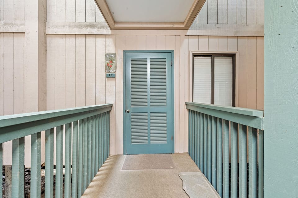 A Place at the Beach 9520 1E