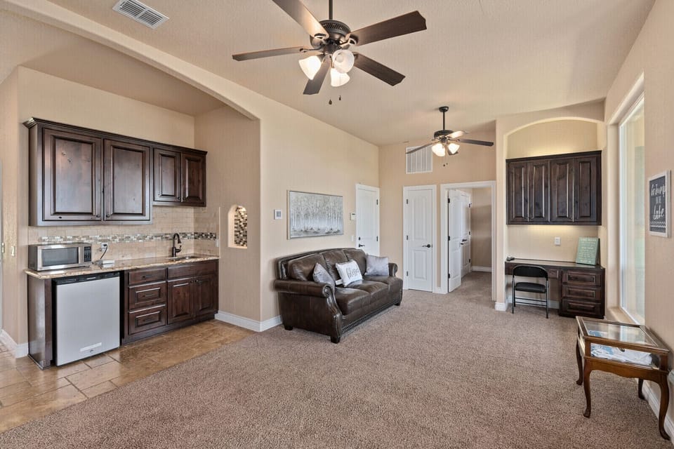 2nd living room with pull out couch.