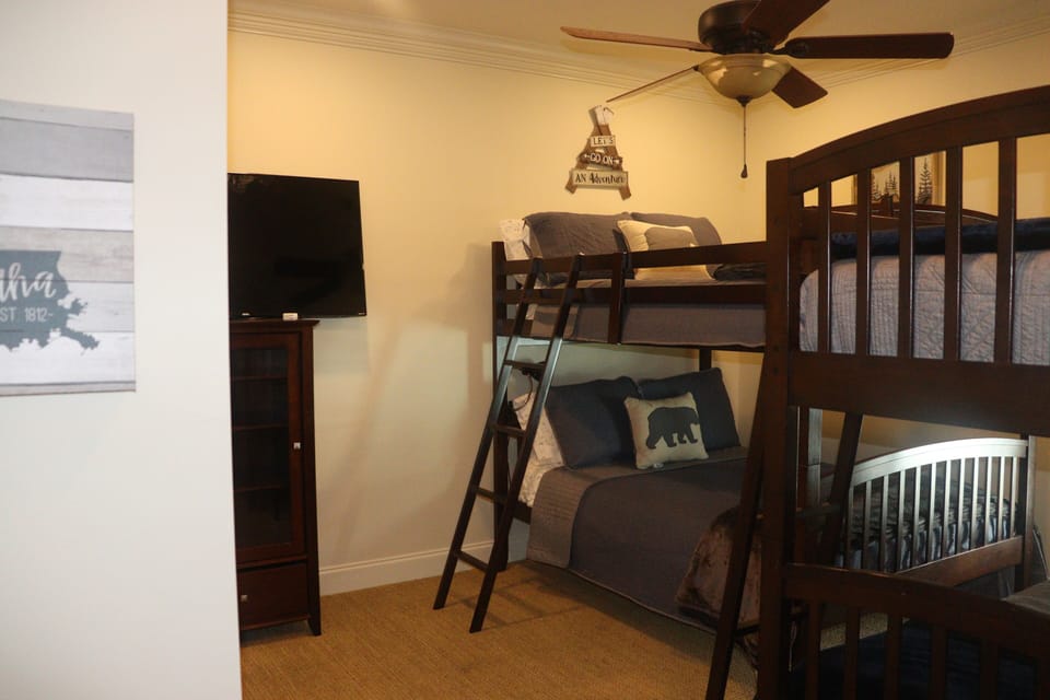 Bunkroom - 2 full beds and 2 twin beds.