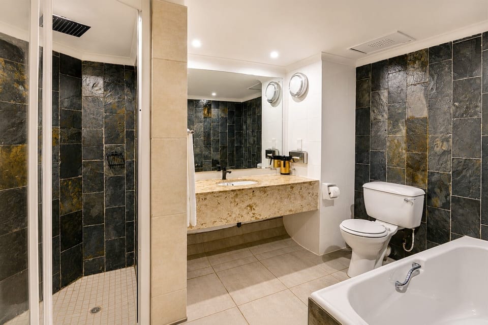 Family Suite | Bathroom | Towels