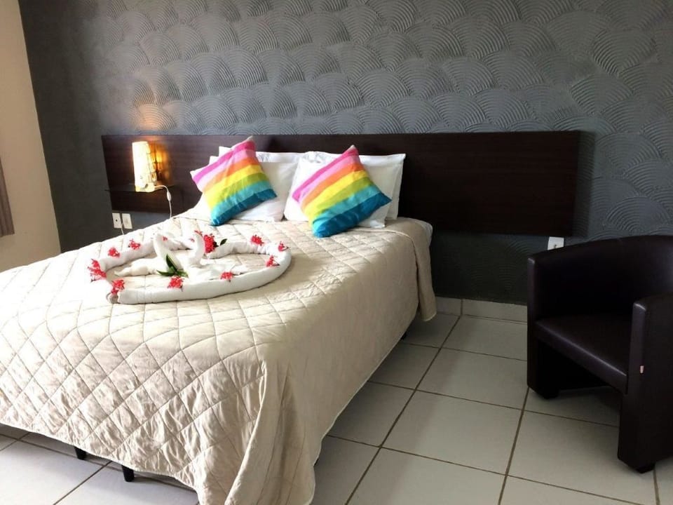 Suite (Tripla) | Minibar, free WiFi, bed sheets