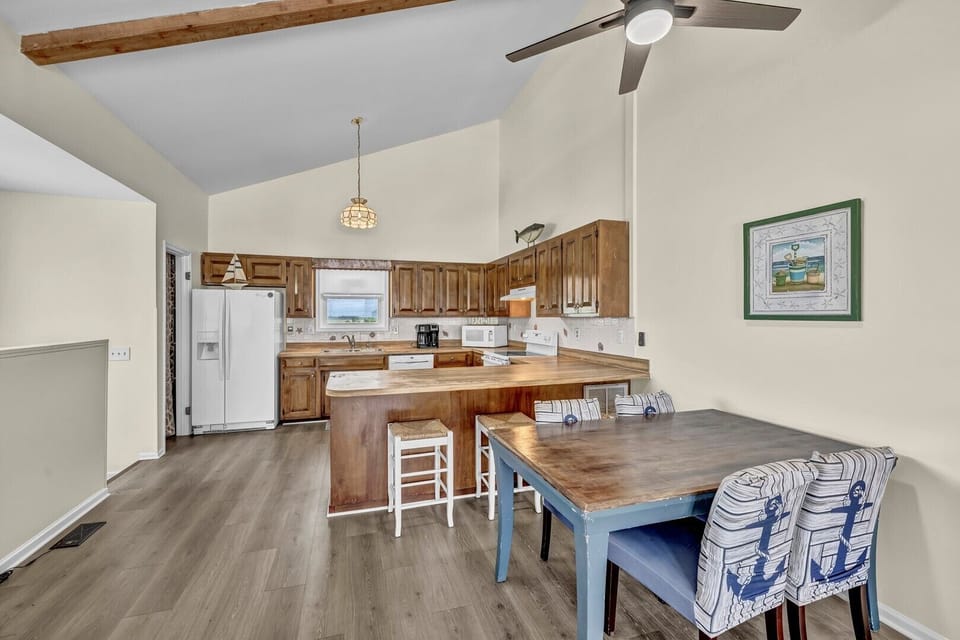 Kitchen & Dining Room 