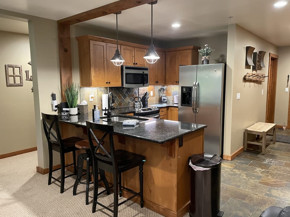 Fully stocked Kitchen… crockpot, blender, toaster, pots and pans, coffee, tea.