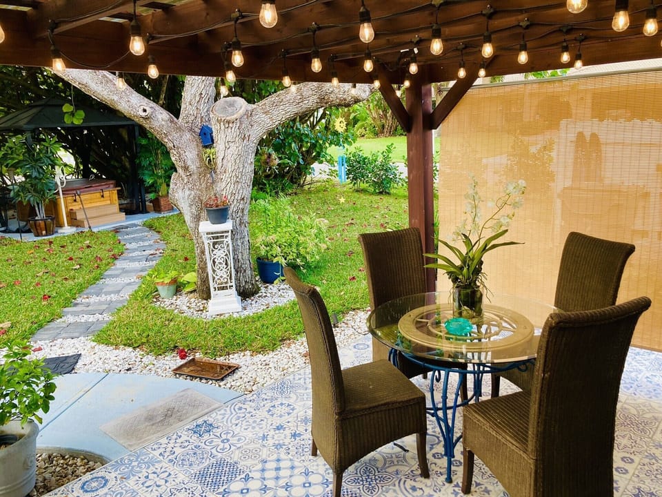 Outdoor dining