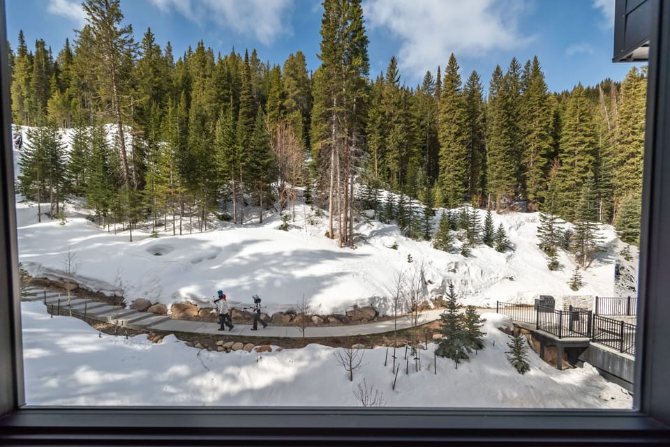 Amazing mountain views and just steps from the slopes!