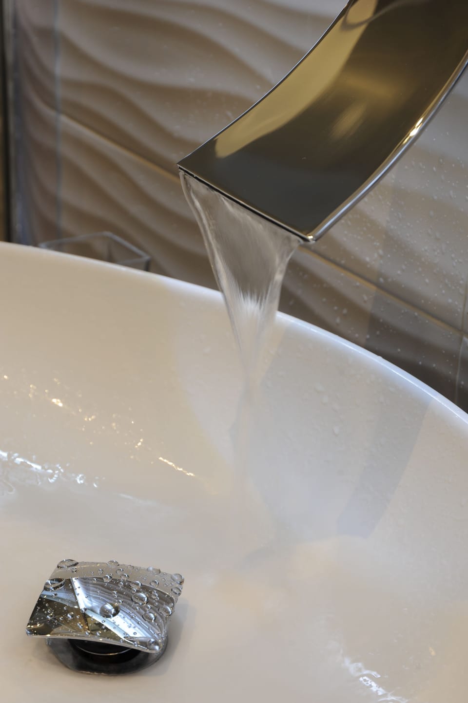 Triple Room | Bathroom | Shower, rainfall showerhead, free toiletries, hair dryer