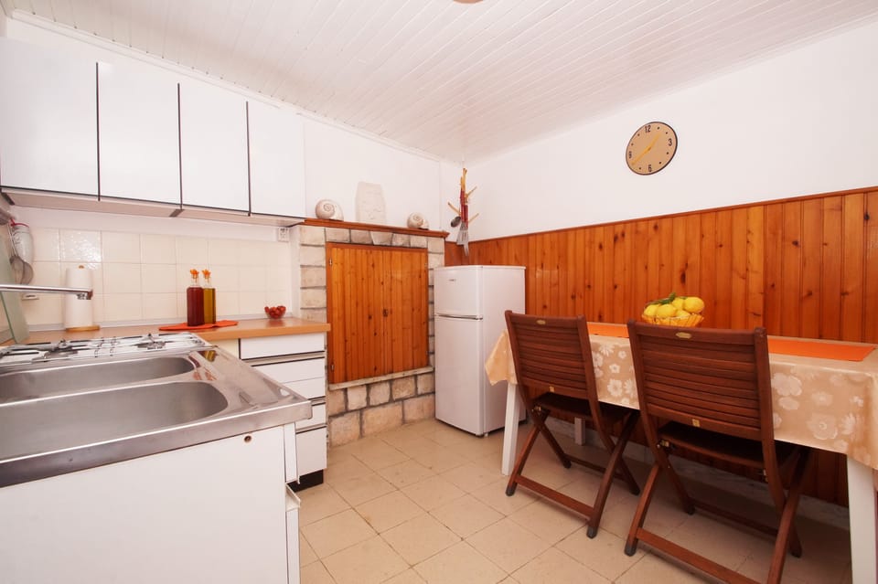 House (Two Bedroom Holiday Home -Terrace and) | Private kitchen | Fridge, stovetop, cookware/dishes/utensils