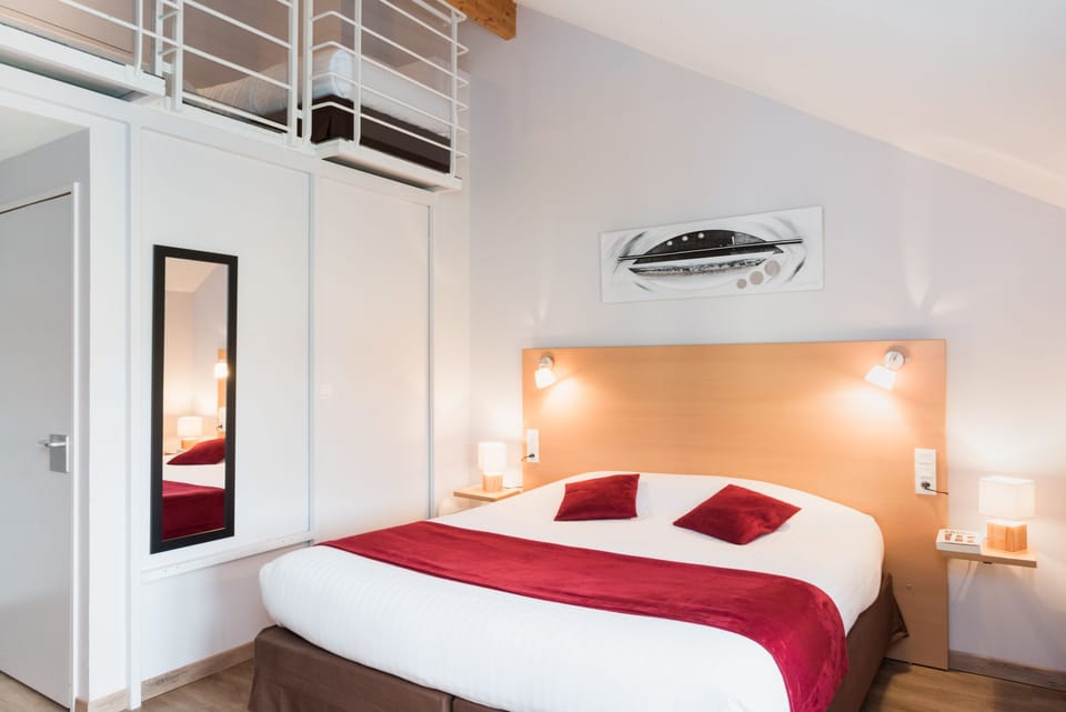Family Quadruple Room (Valley view) | Desk, cribs/infant beds, free WiFi, bed sheets