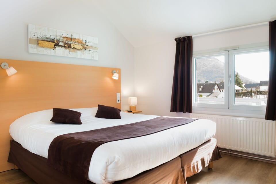 Comfort Double Room, Mountainside | Desk, cribs/infant beds, free WiFi, bed sheets