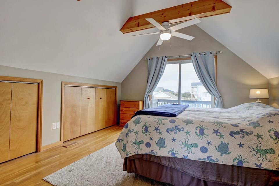 Upstairs King Bedroom