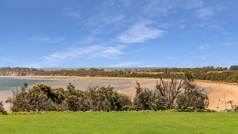 Goku's Shack - Rural and water views with a spa House in Victoria