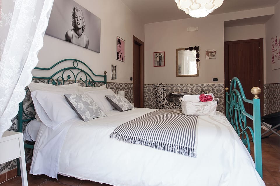 Superior Double Room | Minibar, individually decorated, individually furnished, desk