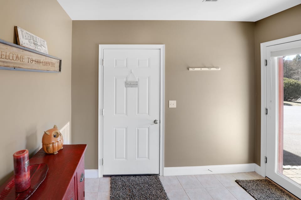 Entry way coming from garage. 