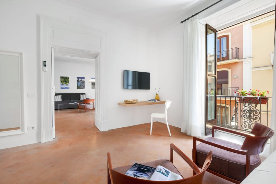 Design Apartment | 2 bedrooms, down comforters, desk, laptop workspace