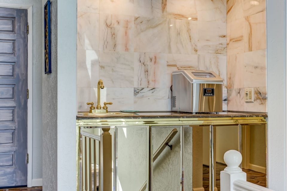 Wet Bar with a Clear Ice Maker