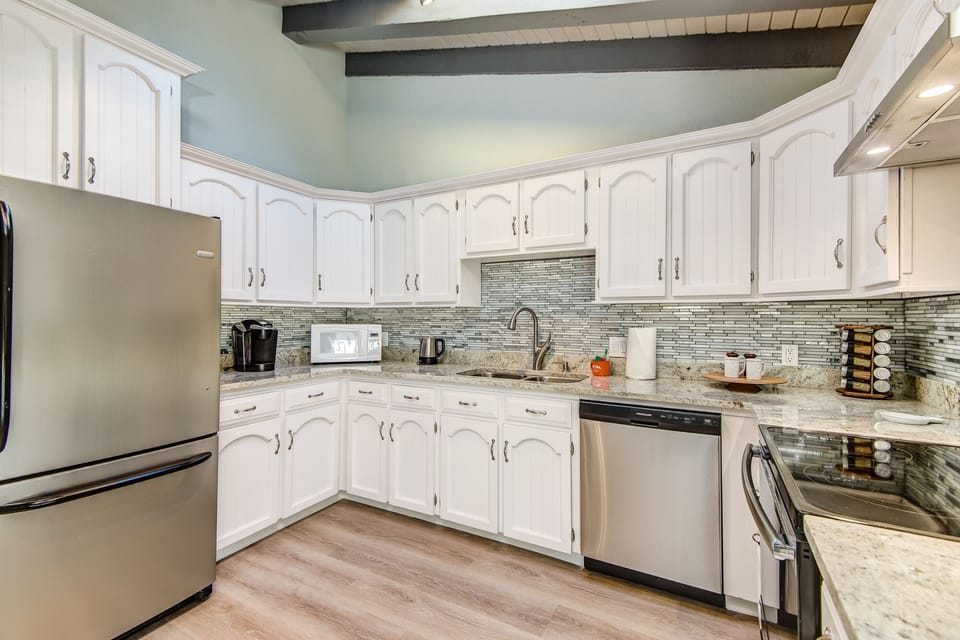 Fully Equipped Kitchen with Stainless Steel Appliances