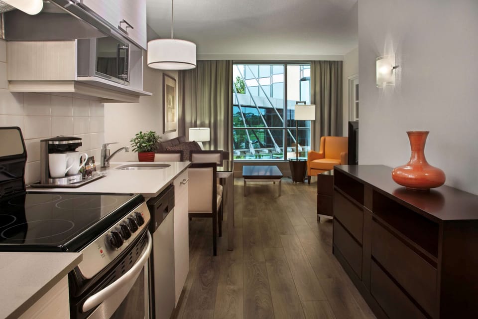 Suite, 1 Bedroom, Kitchen | Hypo-allergenic bedding available, in-room safe, desk, laptop workspace