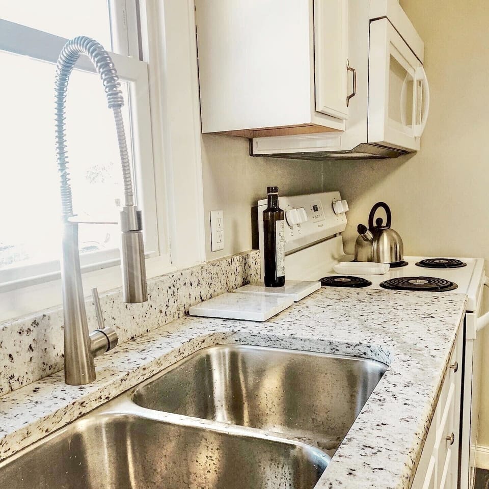 Updated kitchen w/ granite countertops and new appliances