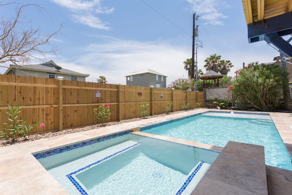 Private Heated pool and hot tub in the backyard!