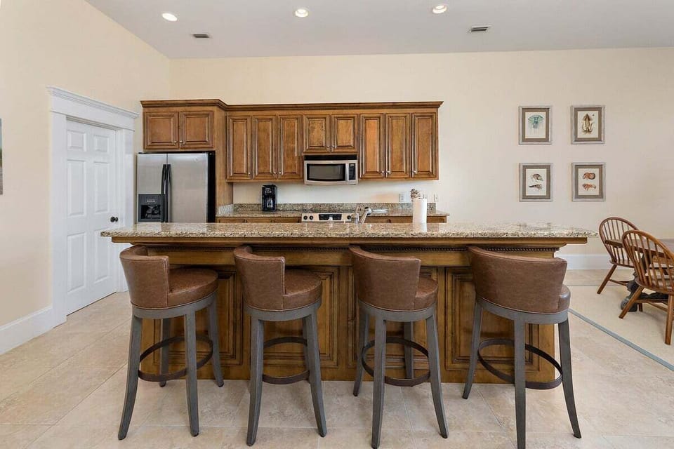 Sea Point Lodge 302 - Kitchen with Stainless Steel Appliances and Bar Seating