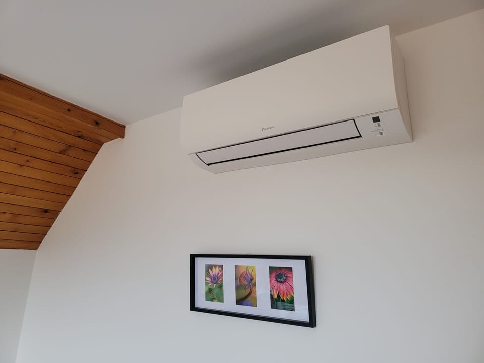 AC in every bedroom, in living room and in dining room