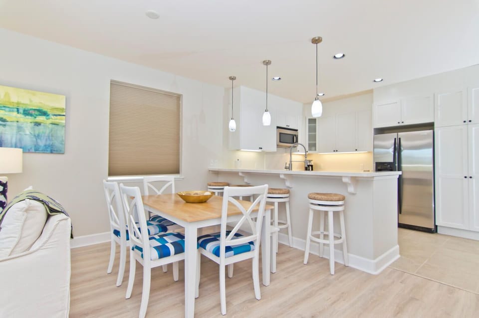 Dining area with breakfast bar