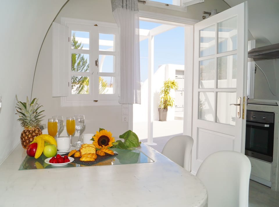 House | Private kitchen | Fridge, microwave, oven, stovetop