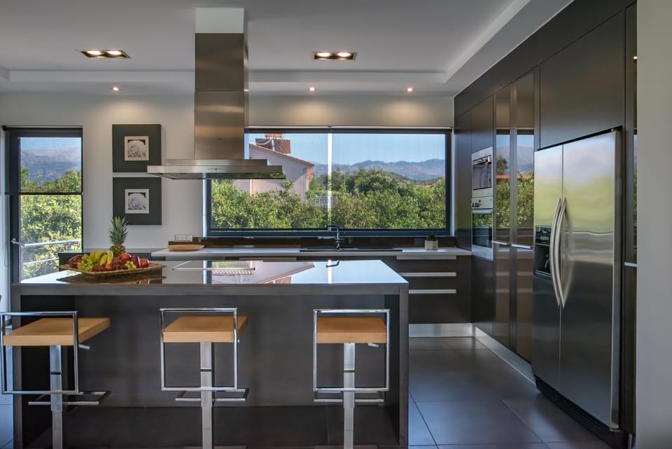 Luxury Villa, 6 Bedrooms, Private Pool, Mountain View | Private kitchen | Fridge, microwave, oven, stovetop