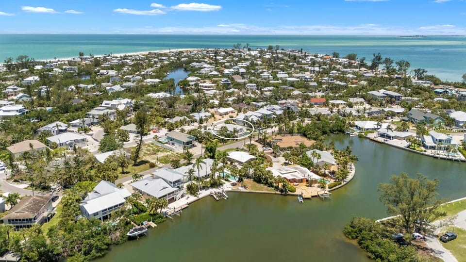 House, 3 Bedrooms | Aerial view