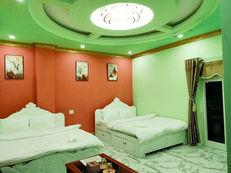 Minibar, free WiFi, bed sheets