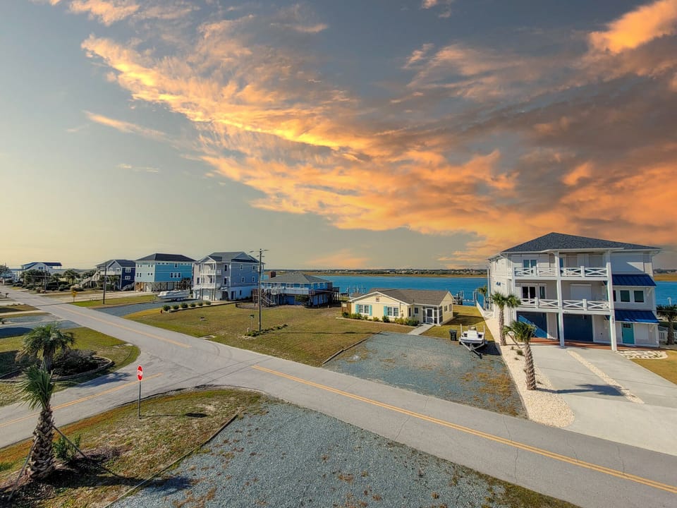 1421 Carolina Blvd (Reel Em In [Ext. Refresh] - sky 02