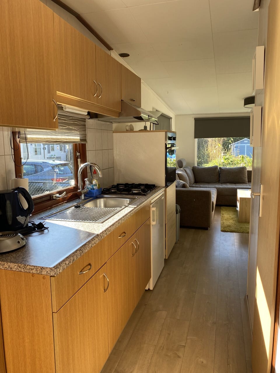 Kitchen, Coffee machine, Fridge and Cooker - EEZZ