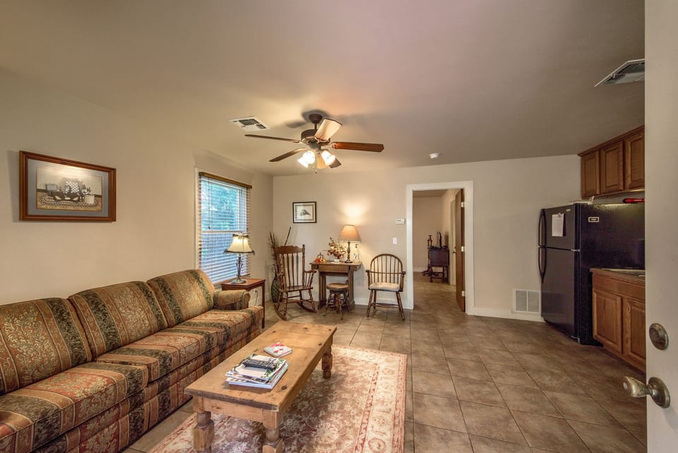 Living Room/Dining Area