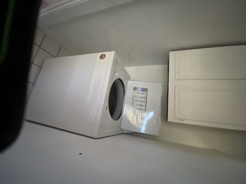 White Mangrove Laundry Room (1)