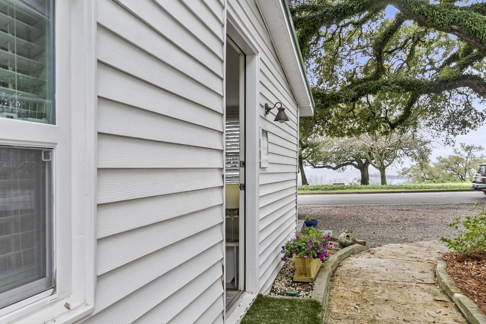 Bayview Entry