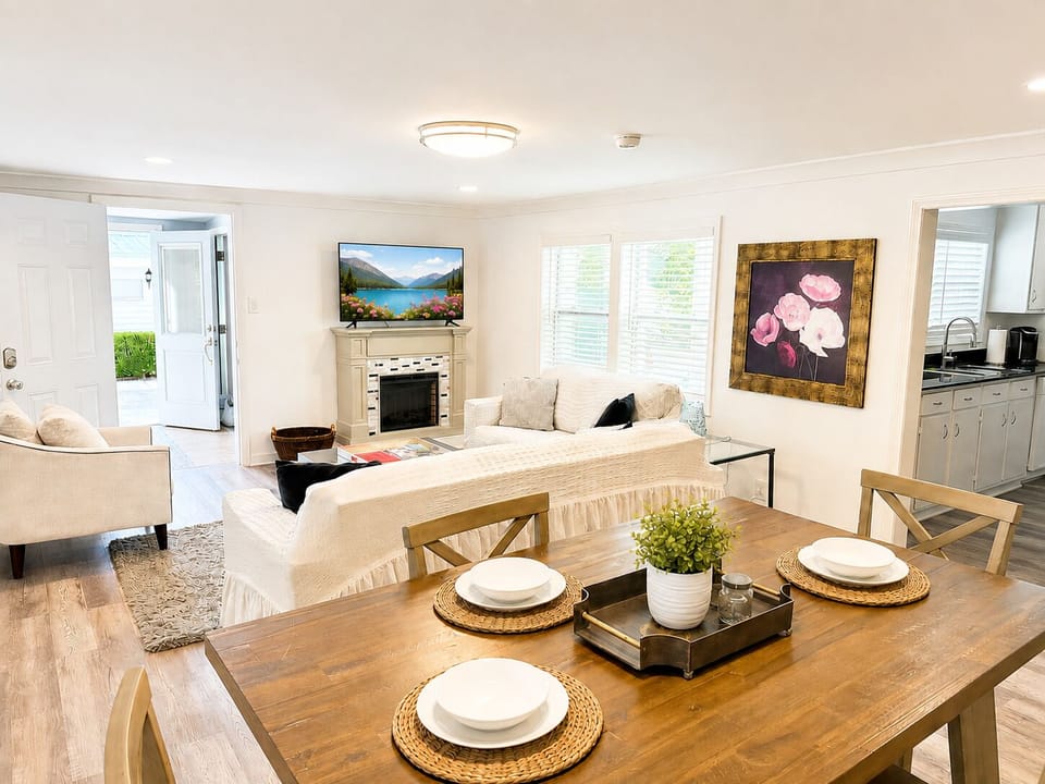 The Perch Livingroom/Dining Table