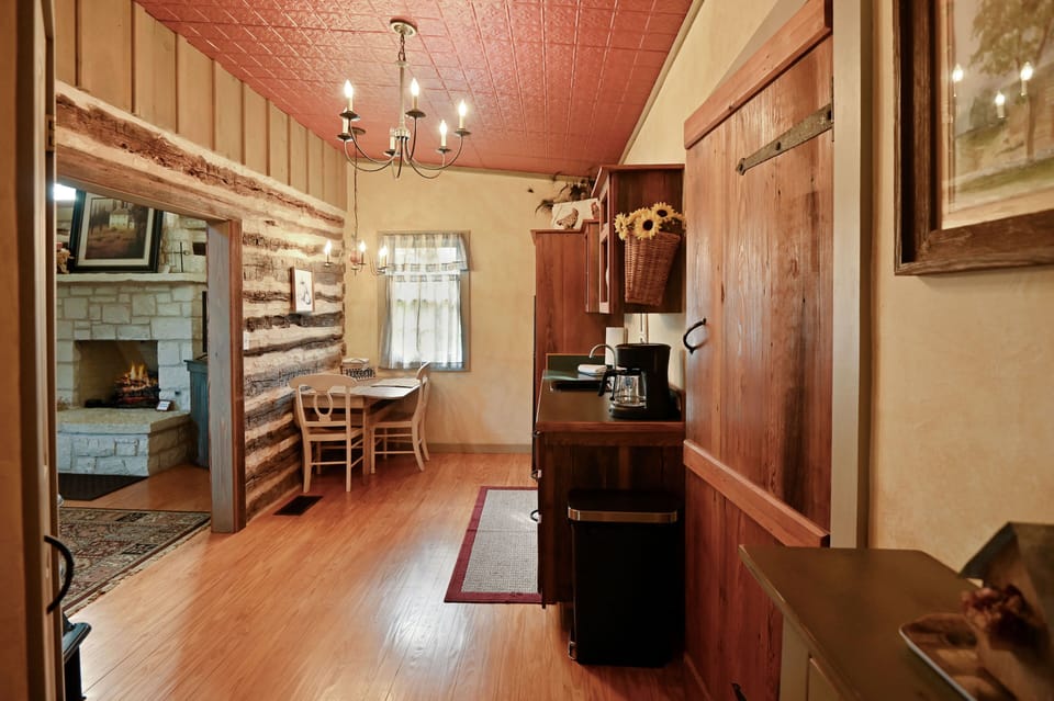 Private Hot tub - Romantic Getaway - Star Gazing Cabin in Rio Grande